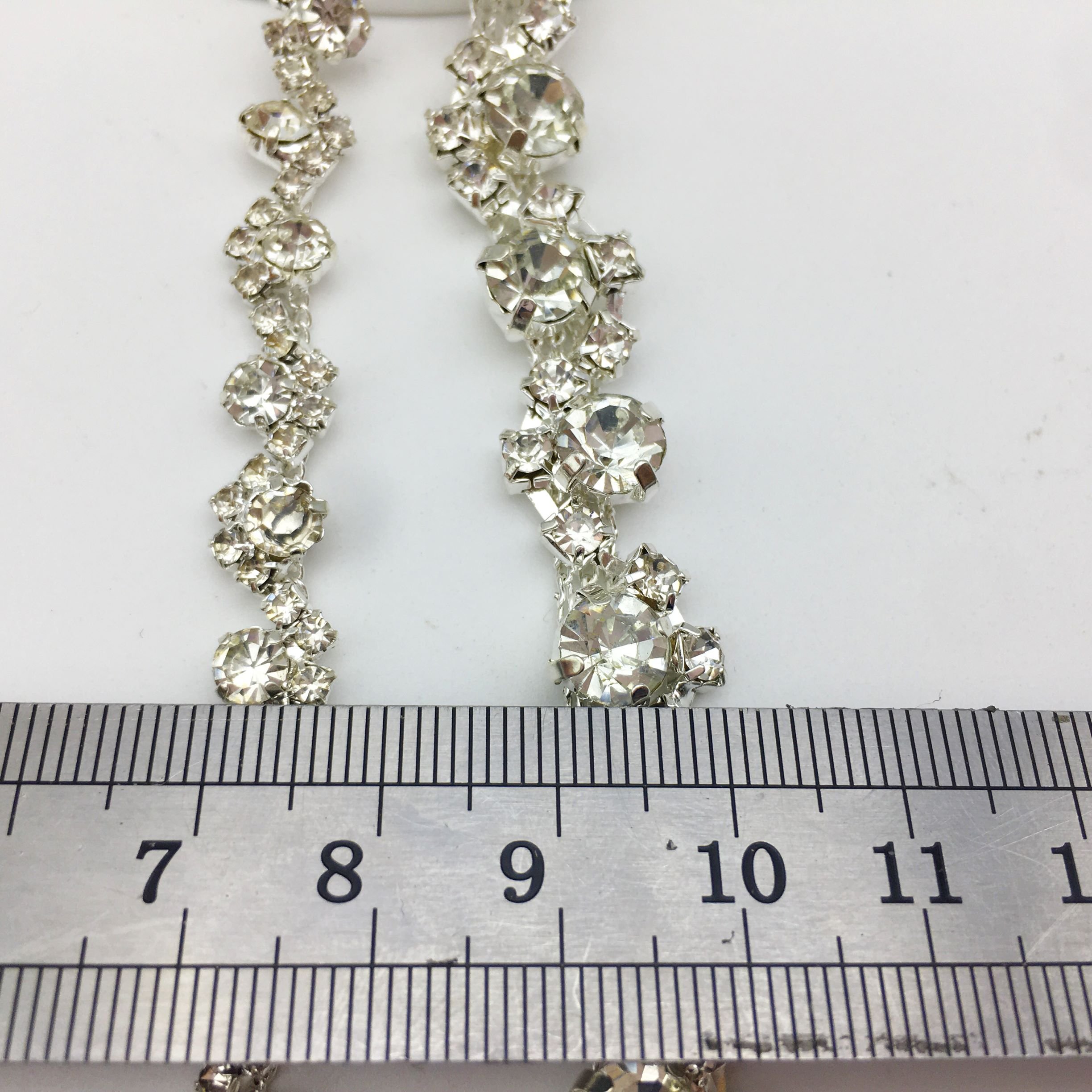 SINRONG High Quality S-Shape Crystal Rhinestone Chain Motif Rhinestones for Dresses Clothes Metal round Shape