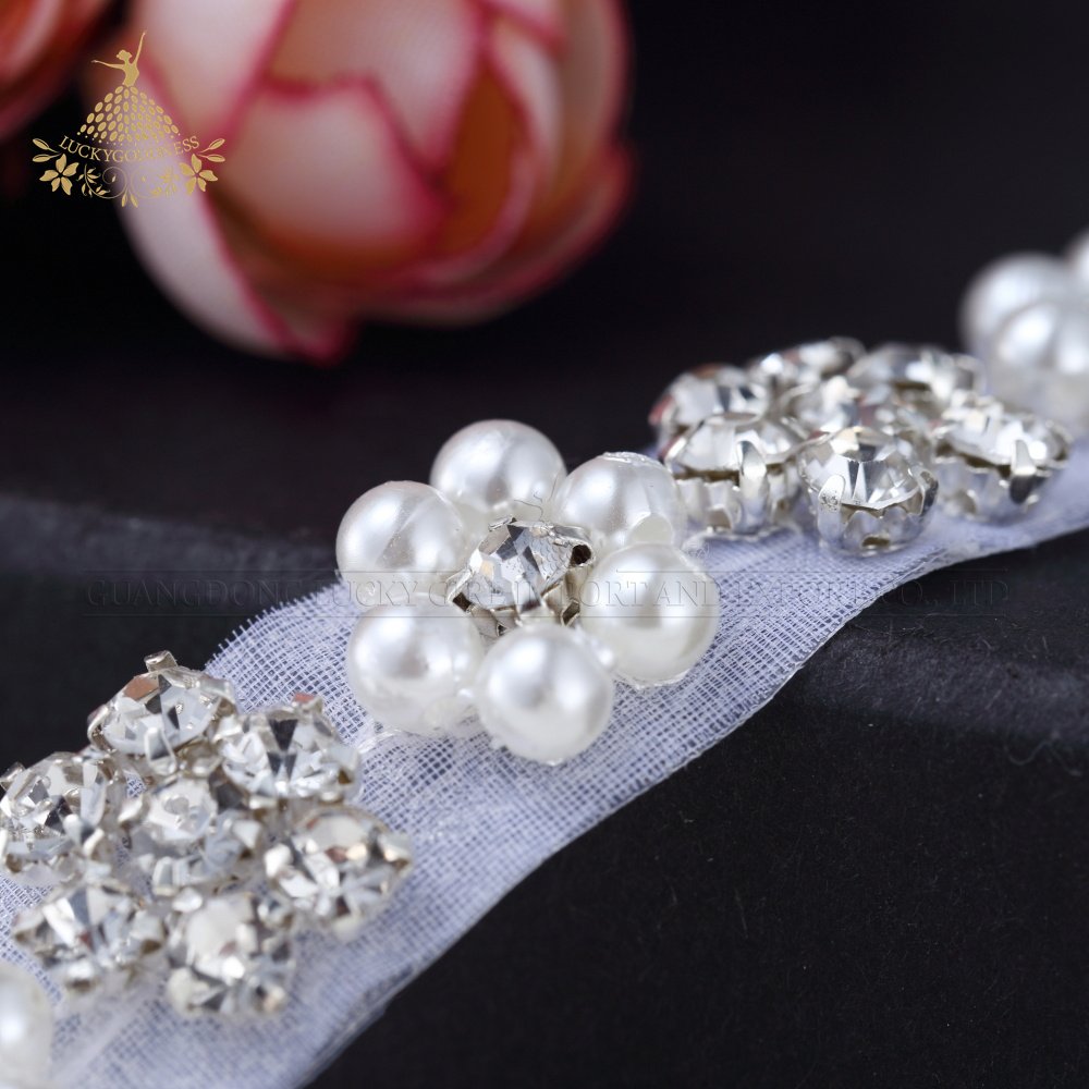 Cheap price factory sale Silver crystal rhinestone iron on trim for wedding belt
