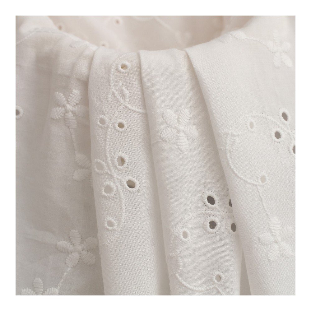 China Wholesale White 100% Cotton Woven Eyelet Embroidery Border Wedding Lace Flower Trim Fabric For Cloth On Sale