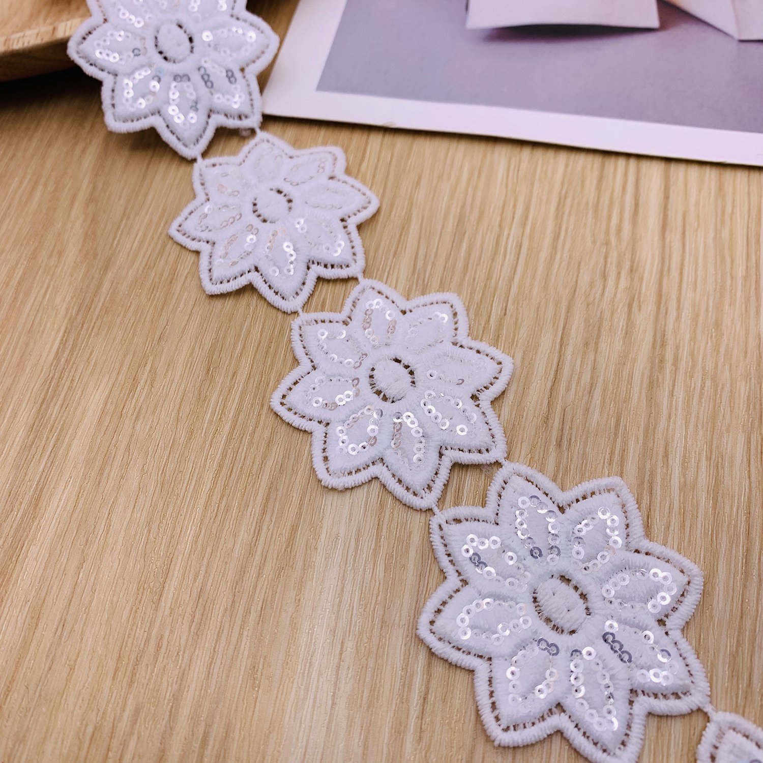 Factory Polyester White Flower Lace Milk Silk Gpo Sequence Gupure Lace Trim