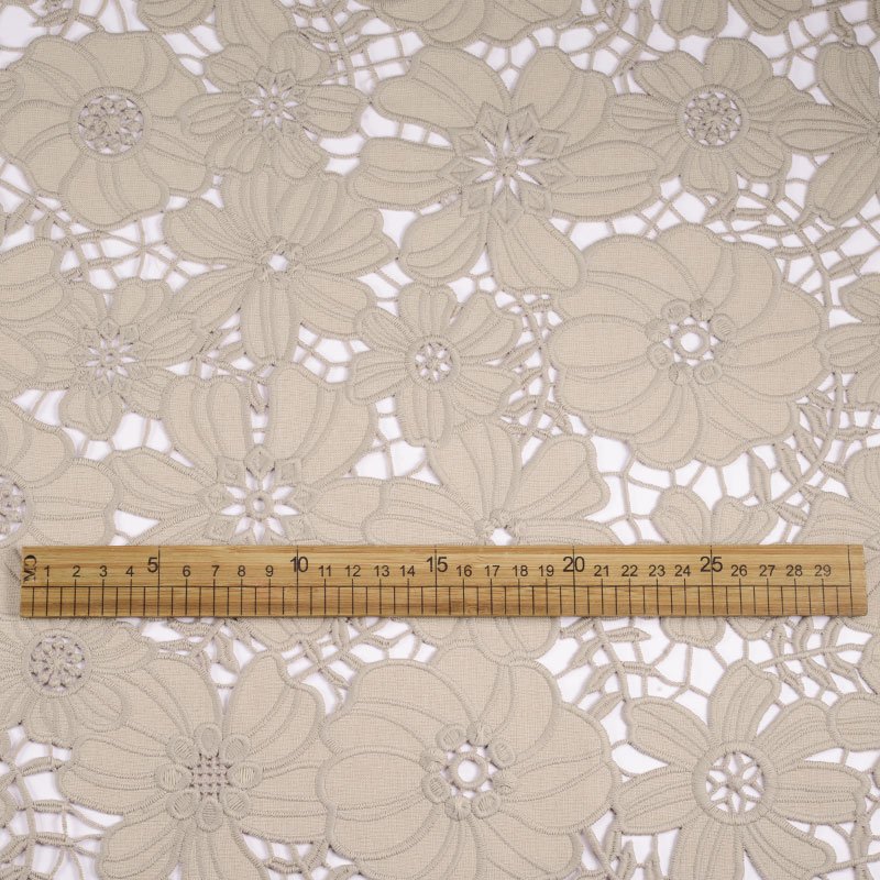 Wholesale custom Water soluble lace embroidery fabric 100% polyester guipure lace trim from China