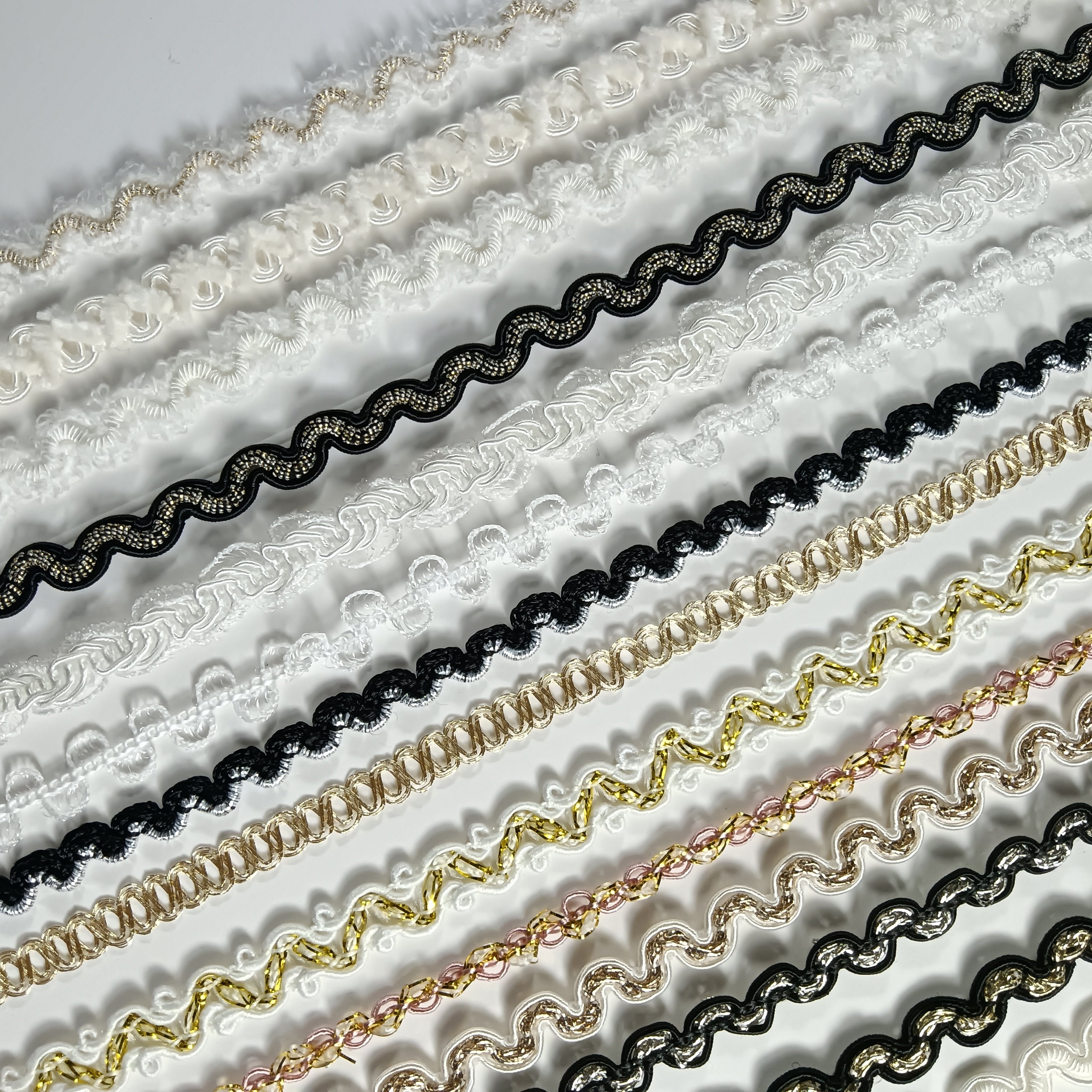 Wholesale Pure Gold Silver Zig Zag Metallic Lace Trim Glitter Wave Knitting Metallic Trim
