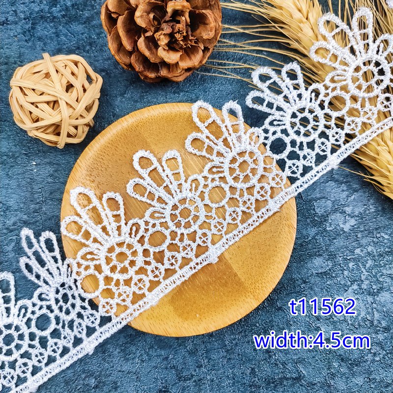 Manufacturer wholesale low price 4.5cm polyester guipure White Embroidery lace trim for Bridal dress garment t11562
