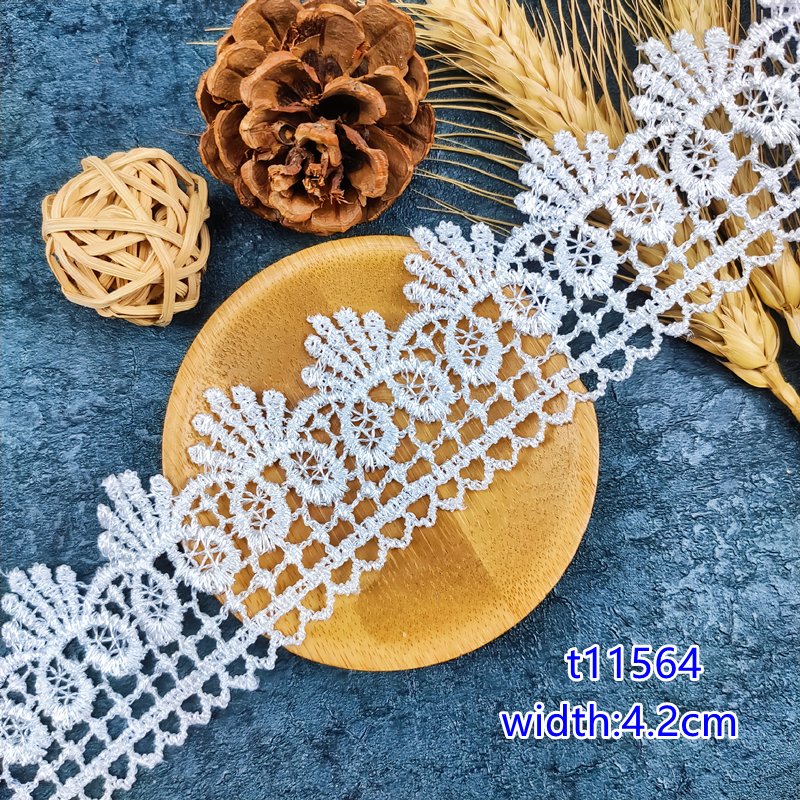 Manufacturer wholesale low price 4.5cm polyester guipure White Embroidery lace trim for Bridal dress garment t11562