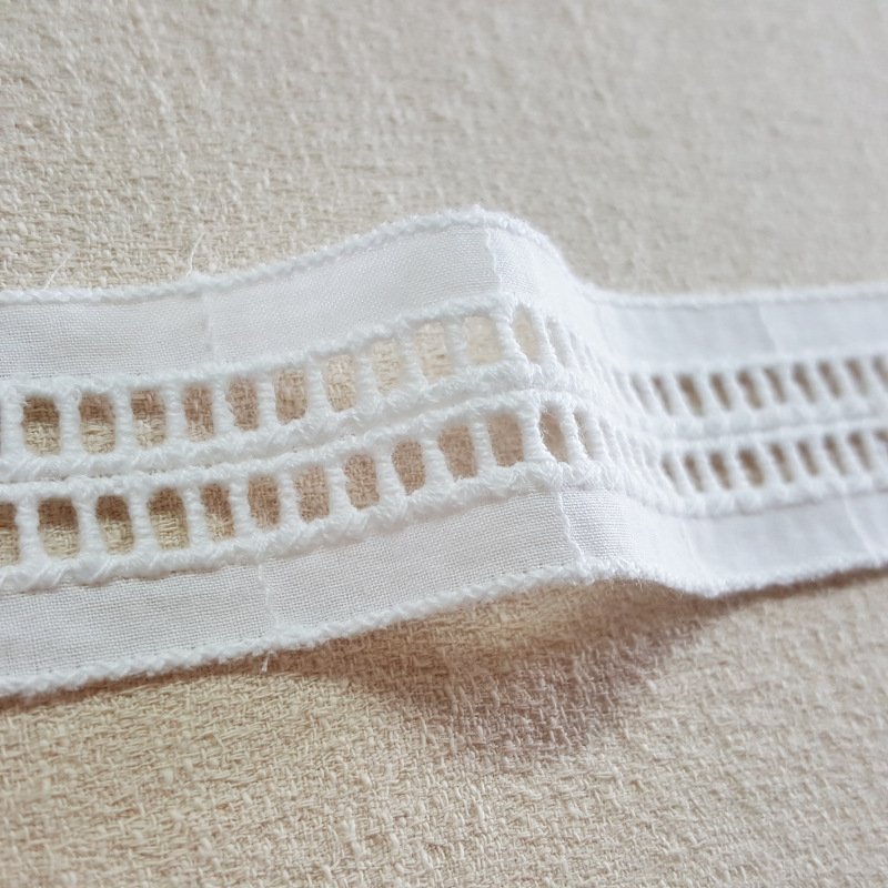 wholesale cheap high quality lace trim white Cotton Hollowed out water soluble lace fabric trim