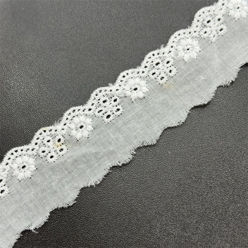 Fine woven cotton fabric carvend holes Trimming lace water soluble Embroidery border lace trim garment