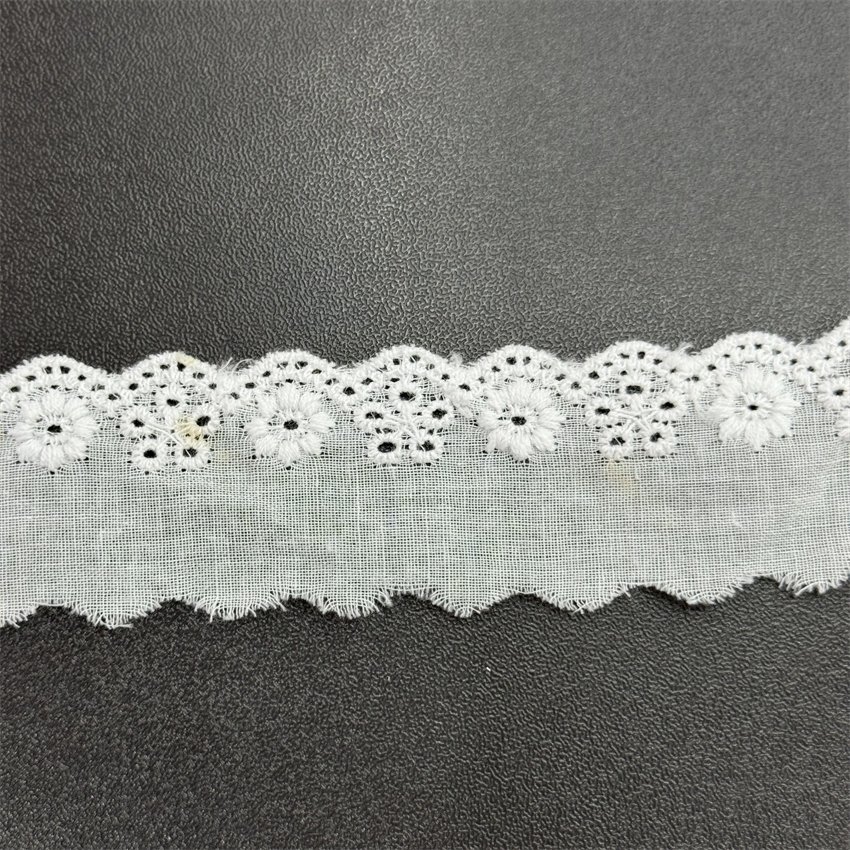 Fine woven cotton fabric carvend holes Trimming lace water soluble Embroidery border lace trim garment