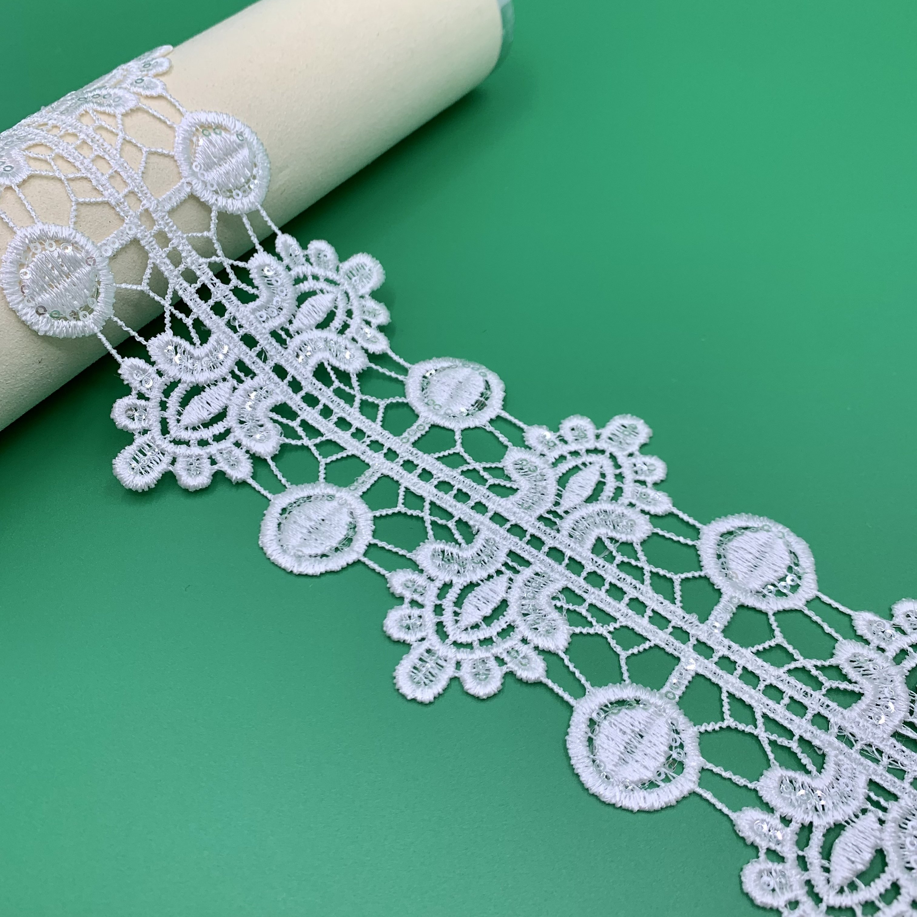 Fashion White Dyeable Sequin Lace Polyester Shiny Border Guipure Gpo Lace Trim