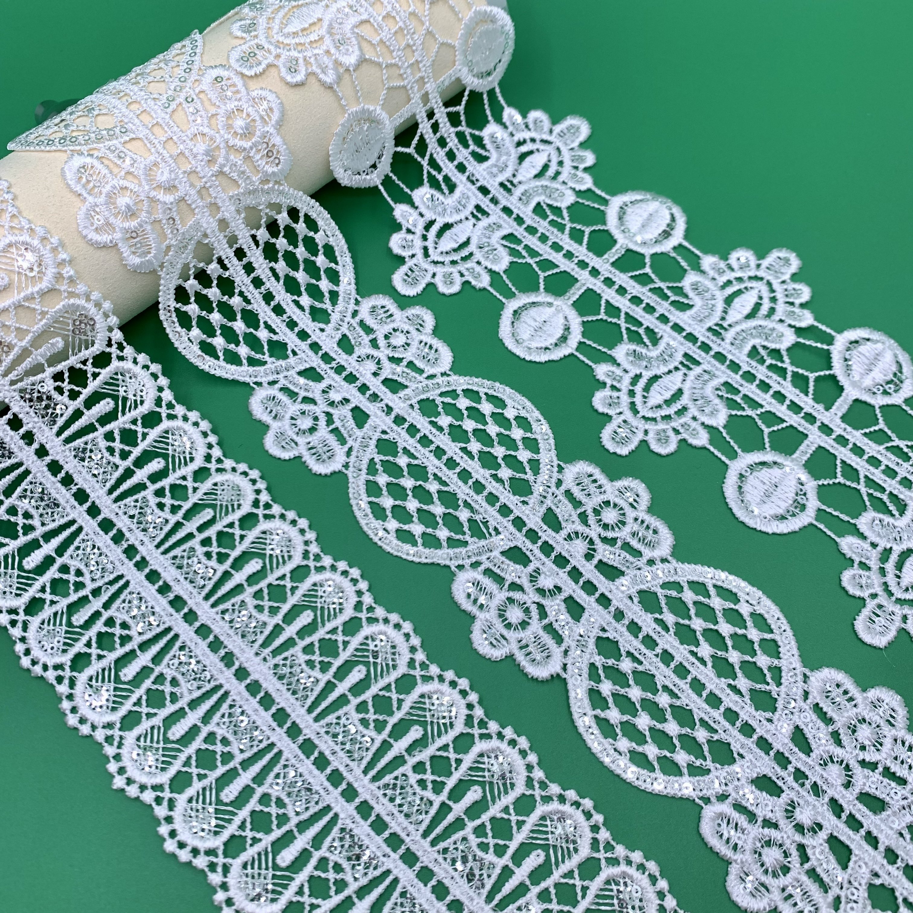 Fashion White Dyeable Sequin Lace Polyester Shiny Border Guipure Gpo Lace Trim