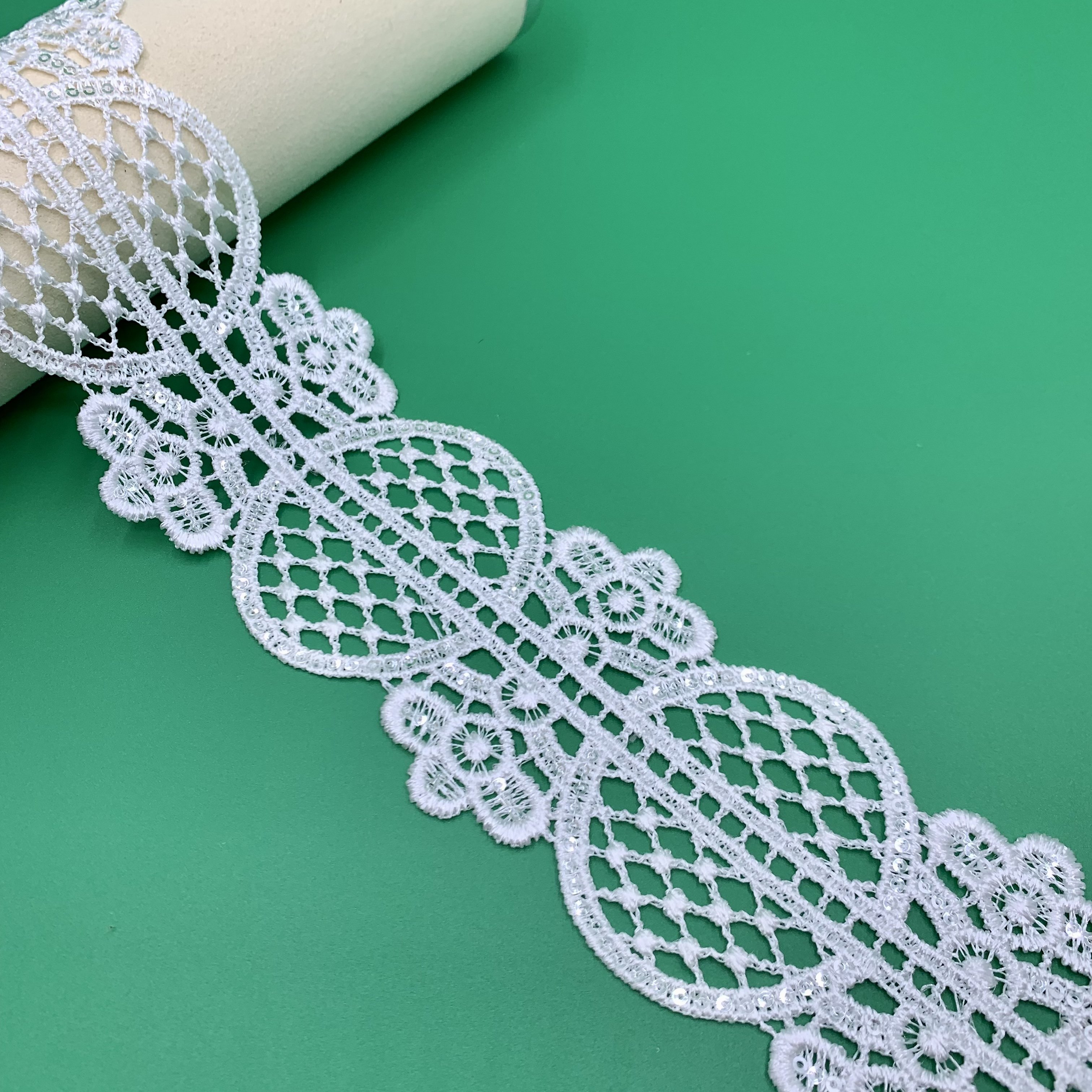Fashion White Dyeable Sequin Lace Polyester Shiny Border Guipure Gpo Lace Trim