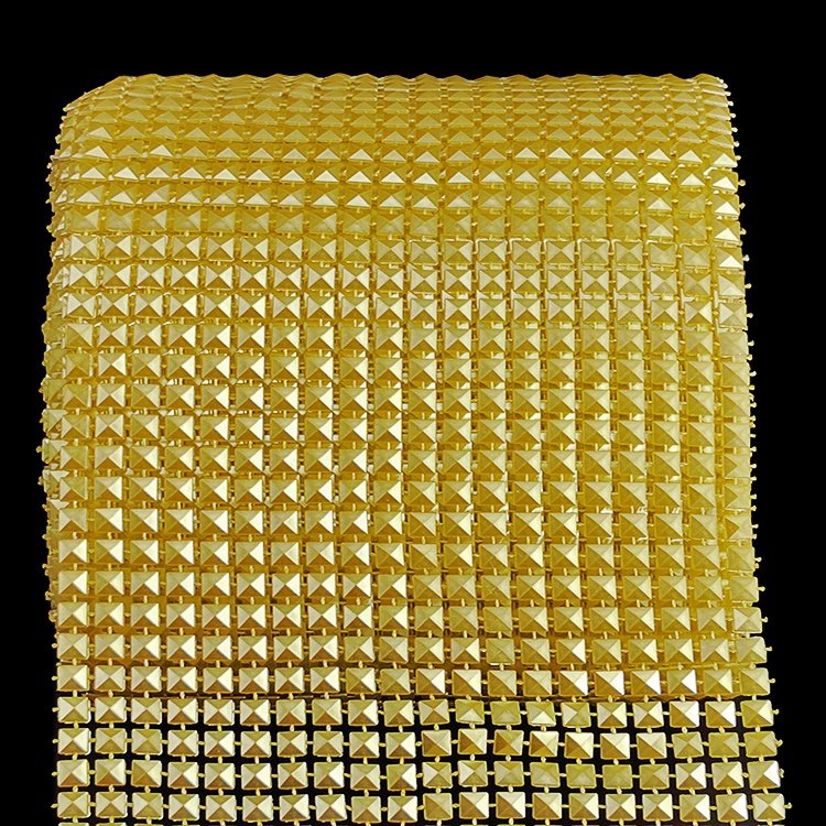 wholesale 20 row gold wide mesh pyramid plastic rhinestone chain trim for wrapping around vases