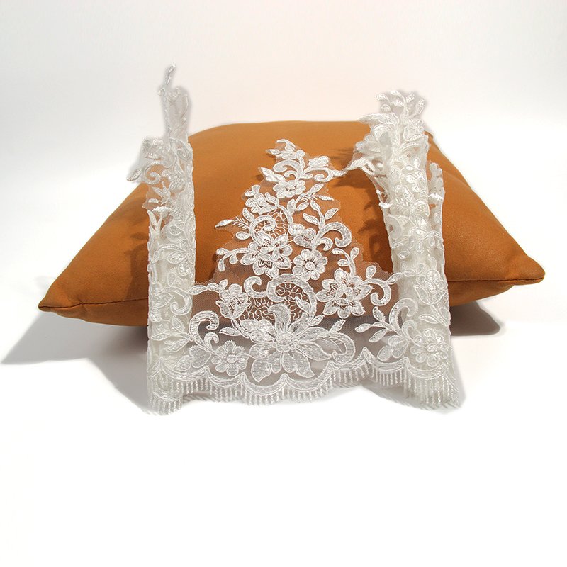 2023 New arrival white embroidery lace trimming border for wedding dresses
