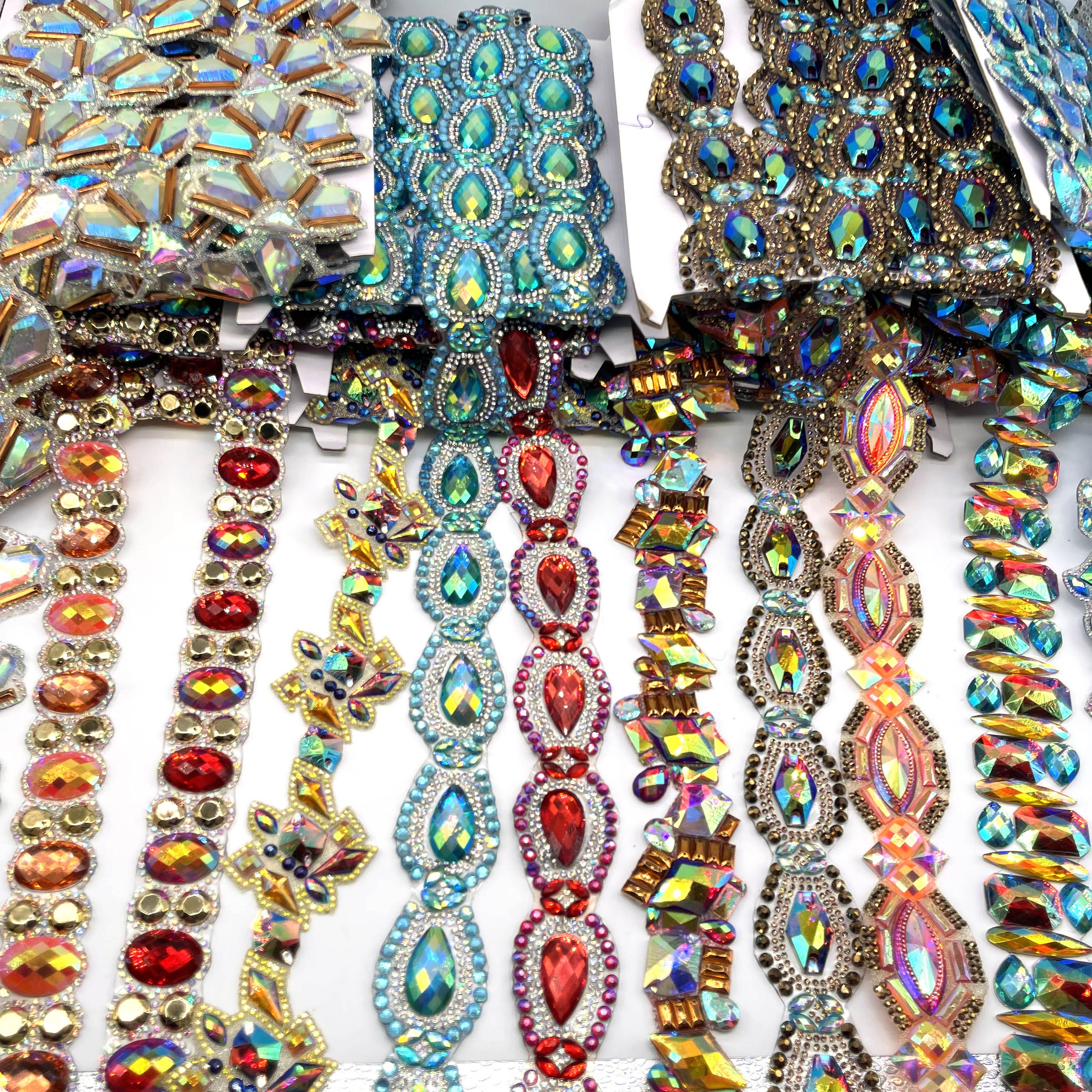 In-Stock Flatback Iron-On Resin Gem Trimming Hotfix Rhinestone Applique Chain 2025 Carnival Costume Nail Art Garment Nail