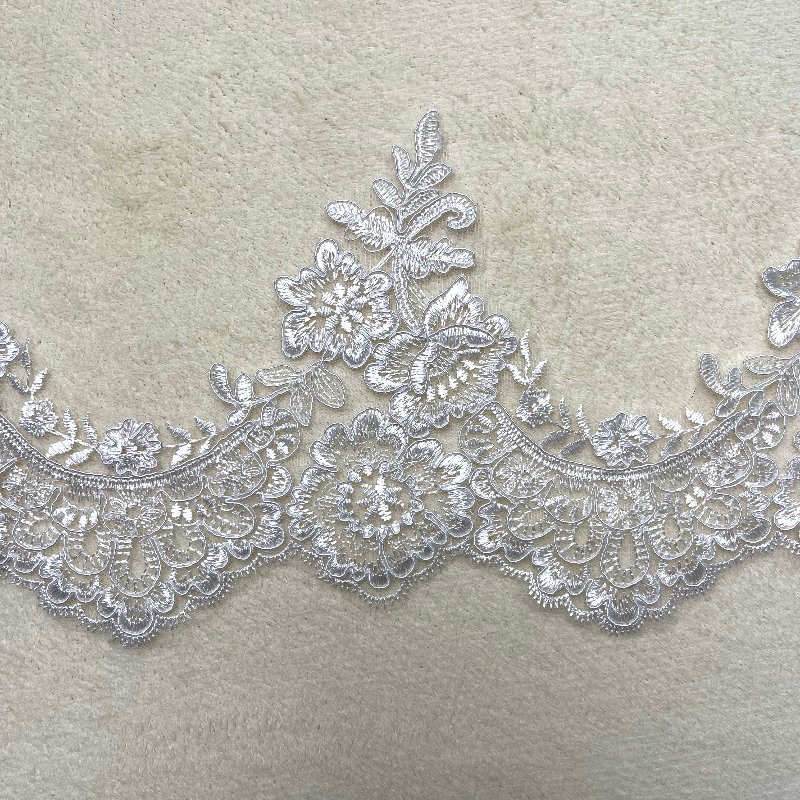 Beauty design white embroidery lace trim for cloth