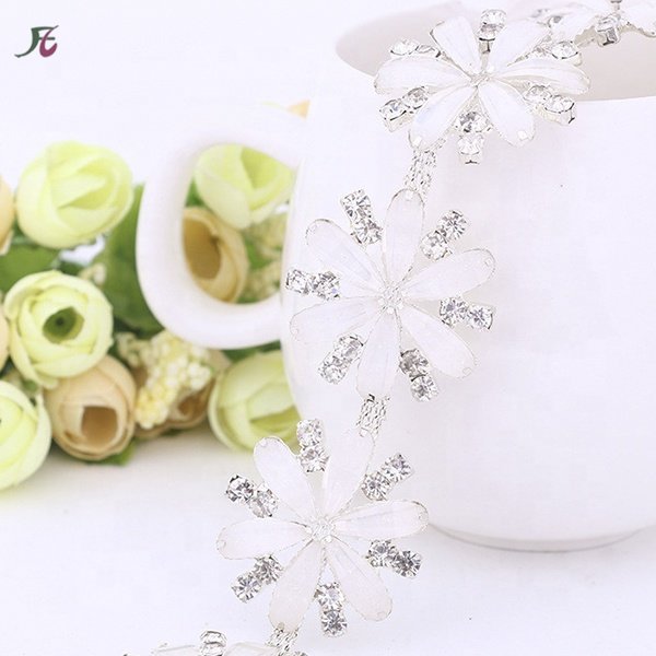 White flower rhinestone applique wedding crystal rhinestone beaded chain trim (Accept custom)