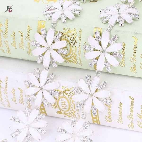 White flower rhinestone applique wedding crystal rhinestone beaded chain trim (Accept custom)