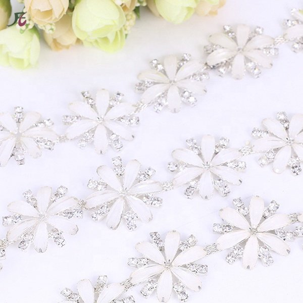 White flower rhinestone applique wedding crystal rhinestone beaded chain trim (Accept custom)