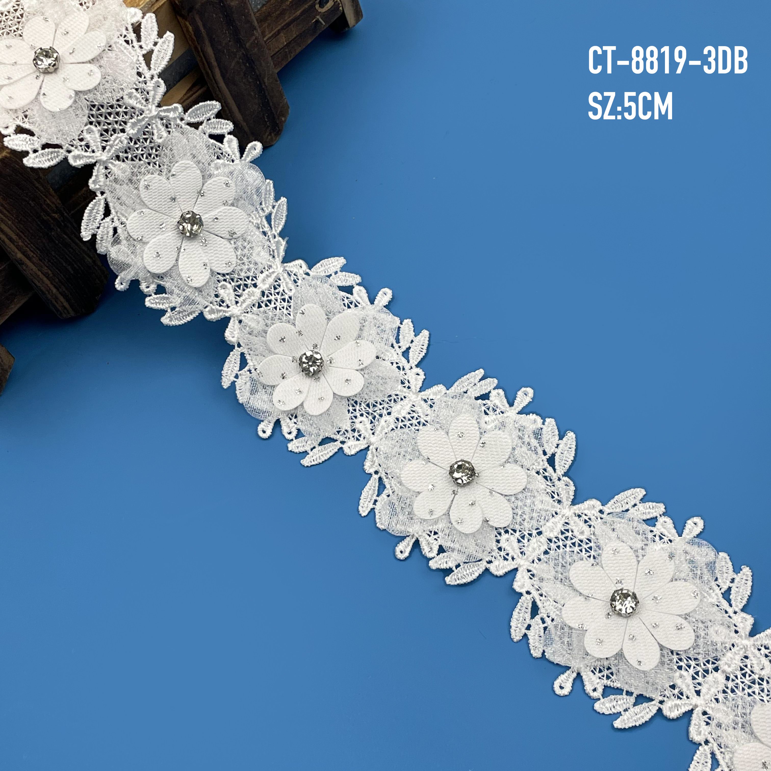 Bulk price guipure lace trim with 3d flowers for making dress lace trim Multiple choices white embroidery lace trim beaded
