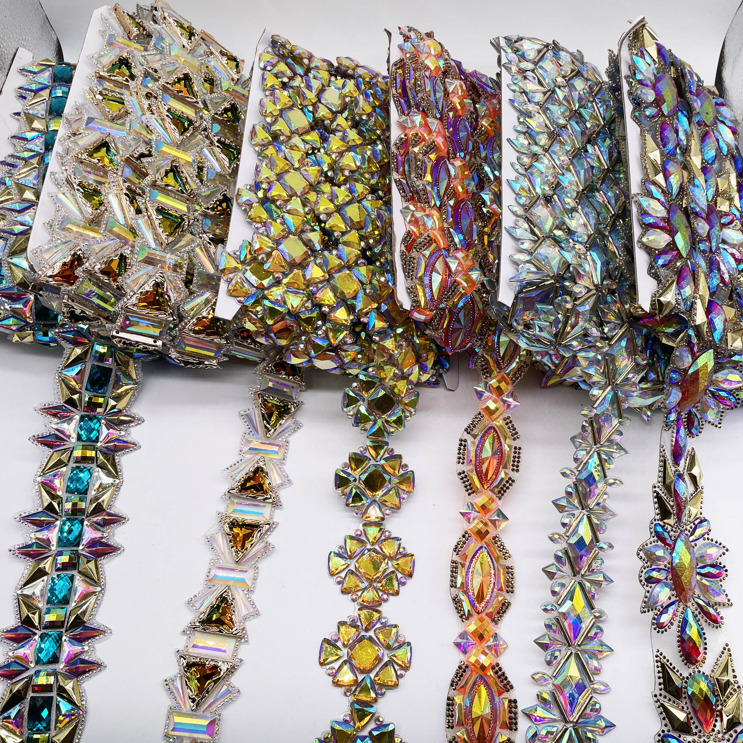 Customizable Iron-on Embroidery Patch Trims Factory-Crafted Rhinestone Appliques Shoes Clothing Designs Resin Carnival Parade