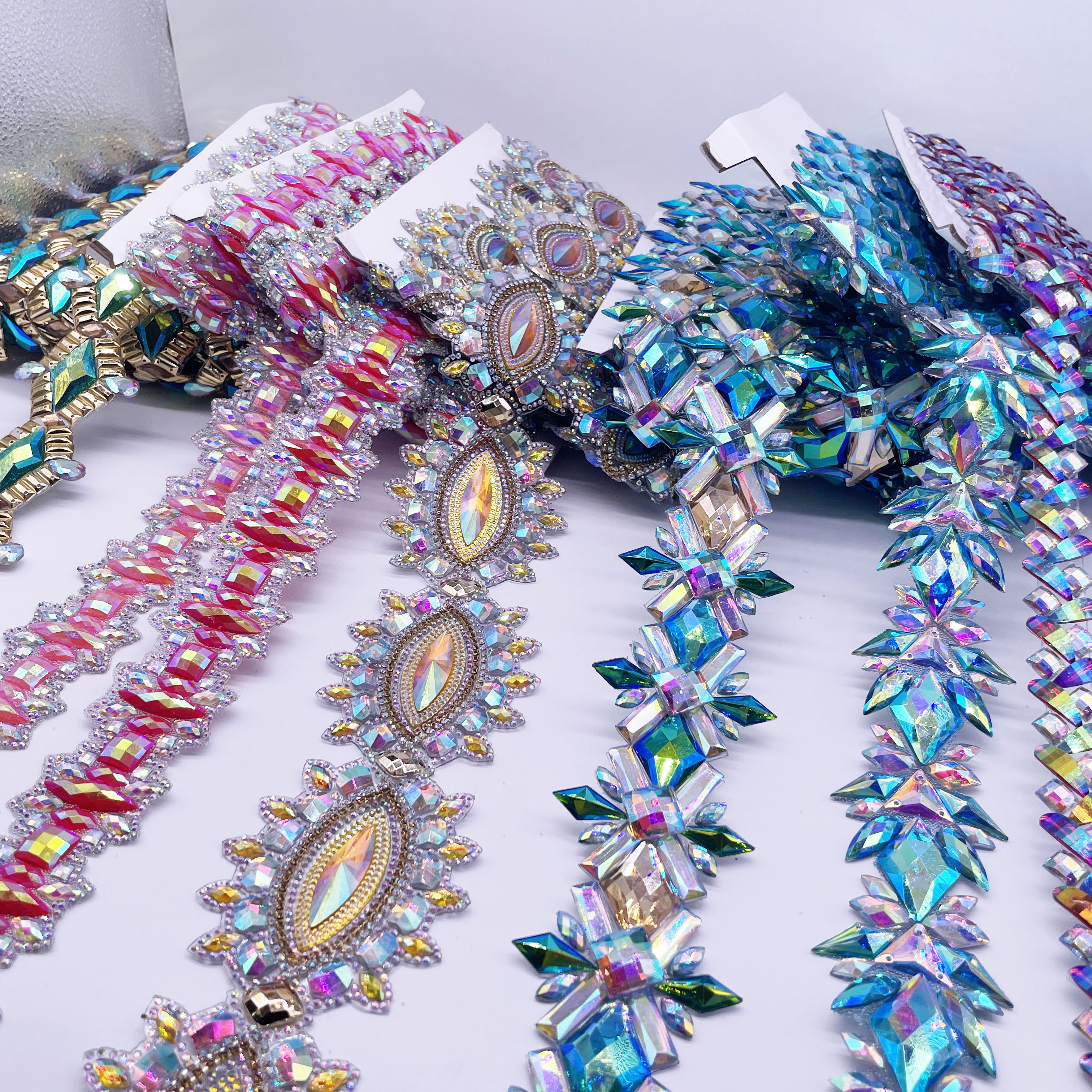 Customizable Iron-on Embroidery Patch Trims Factory-Crafted Rhinestone Appliques Shoes Clothing Designs Resin Carnival Parade