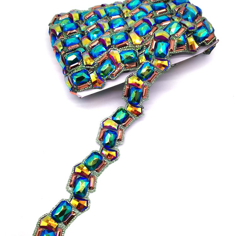 Garment Accessories Green AB Red AB Square Resin Iron on Crystal Rhinestone Appliques Hot Fix Trim for Shoes & Carnival Garments