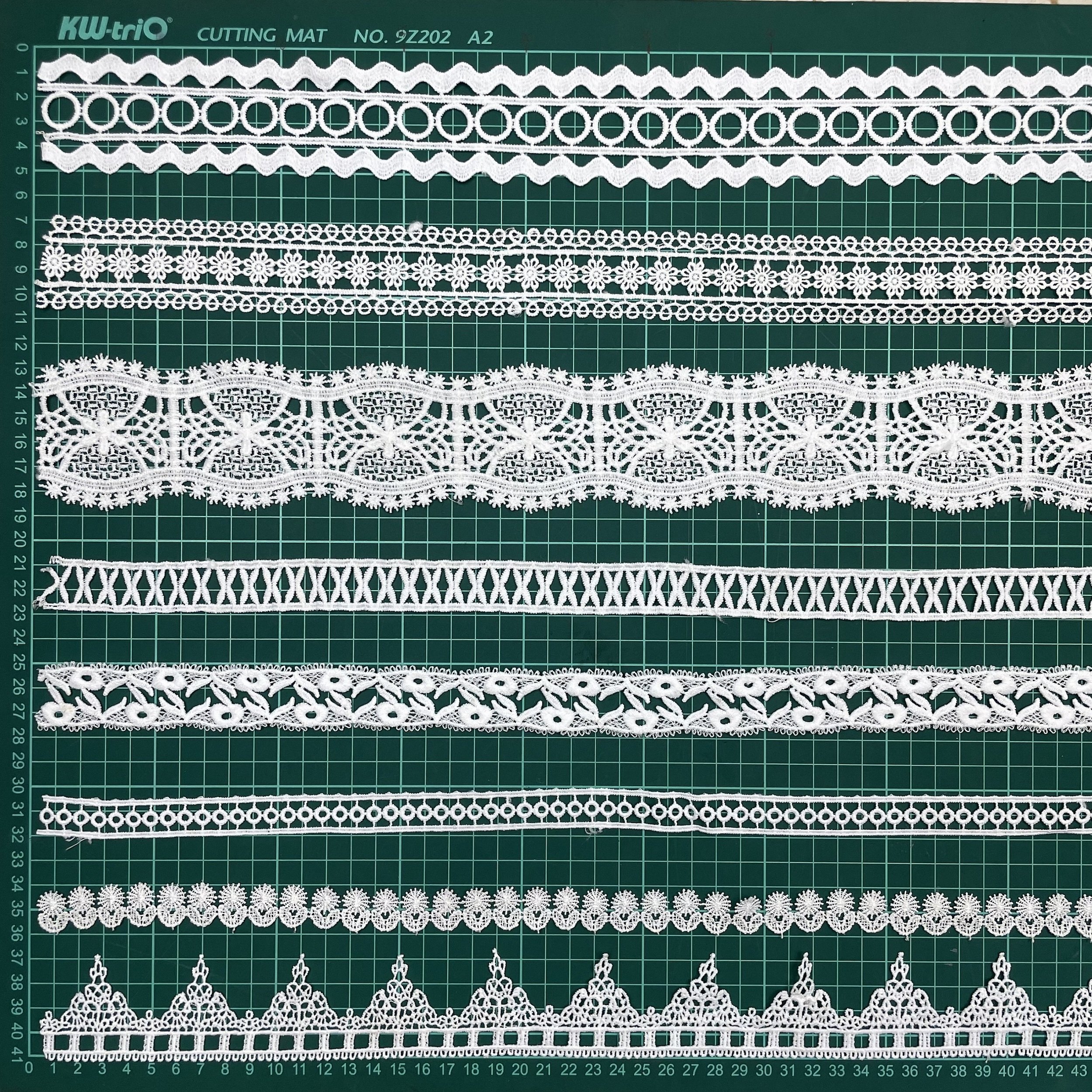 Factory Price Adorno de Encaje Borde Sewing Material Recorte de Encaje Polyester Milk Yarn Embroidery Cotton Guipure Lace Trim