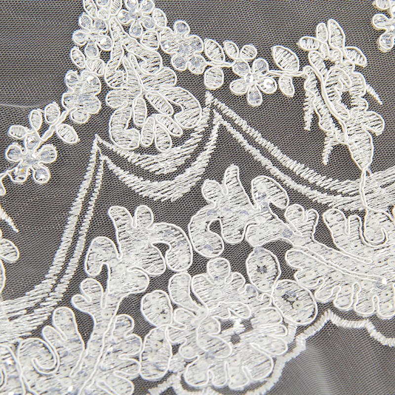 The new fashionable pure white lace trim is elegant, grand, high-end and exquisite.