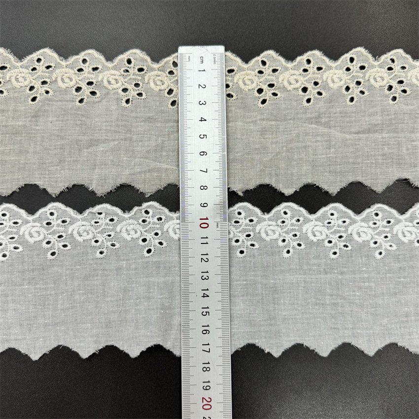 Fine woven cotton fabric carvend holes Trimming lace water soluble Embroidery border lace trim garment