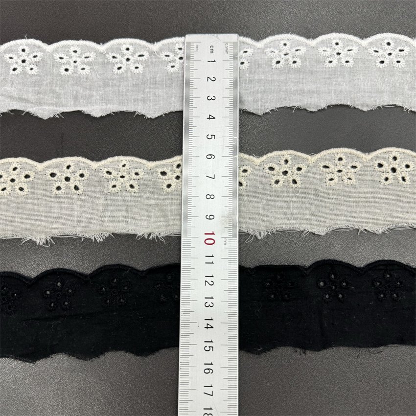Fine woven cotton fabric carvend holes Trimming lace water soluble Embroidery border lace trim garment