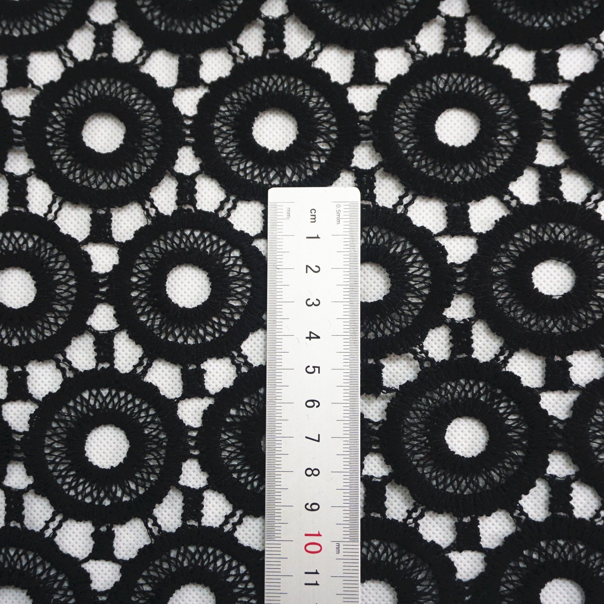 Wholesale Clothes Decoration Ribbon Fabric White Silver Lace Trim Women's Leggings Dress Round Lace Fabric