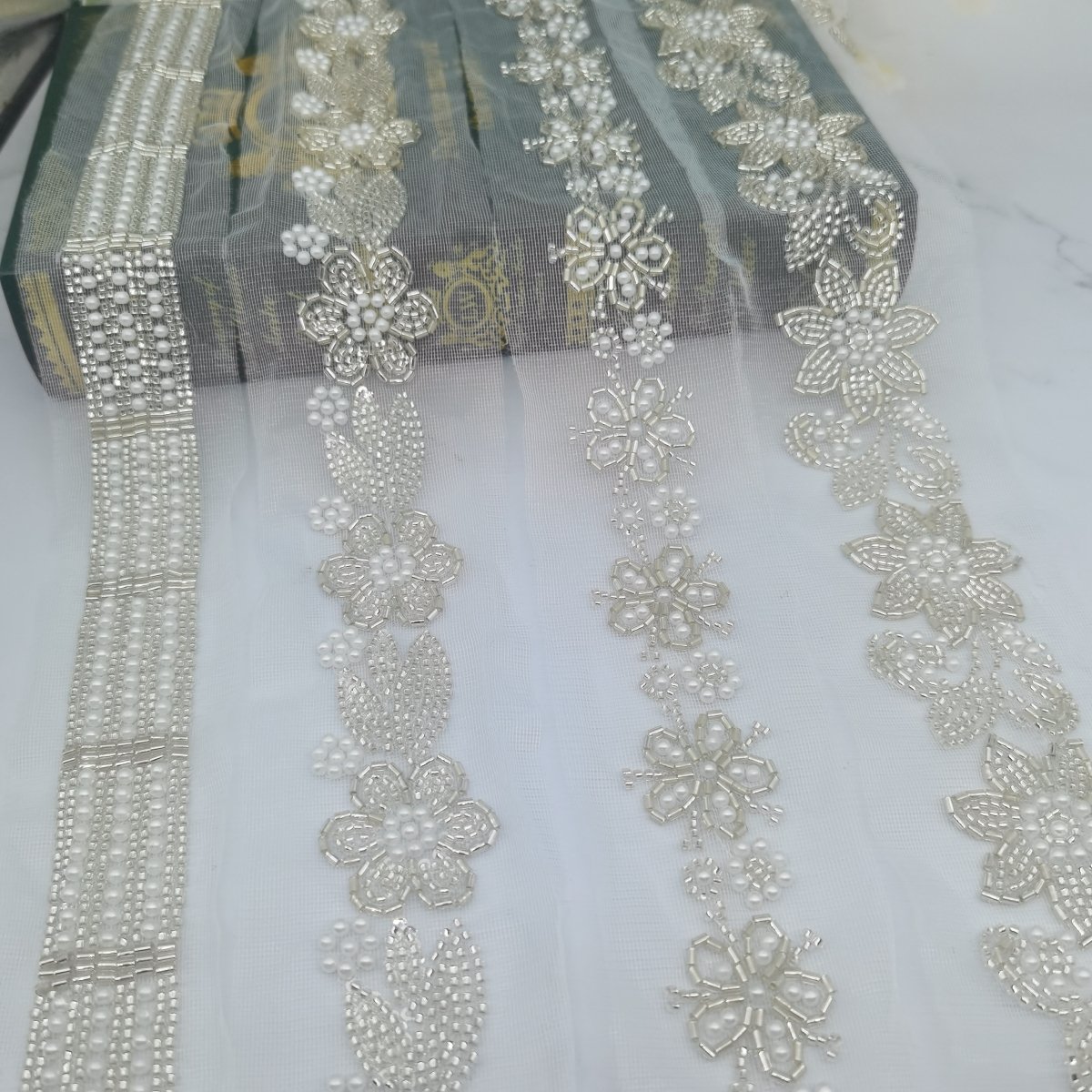 Guangdong Shantou factory Ba oli Chi clothing accessories free sample robe belt wedding glitter beads lace trim