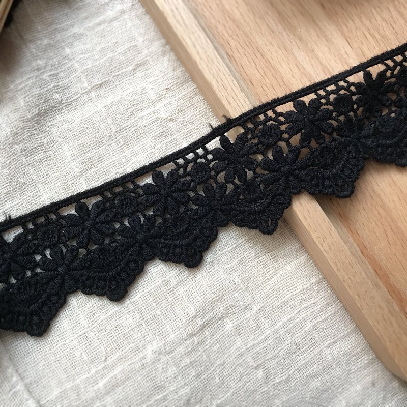 Free Sample White Border Guipure Lace Trim Cotton Embroidery Lace Trim For Clothing