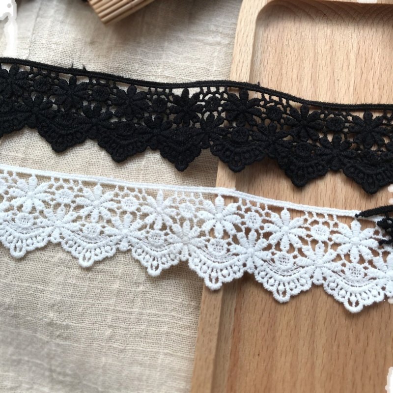 Free Sample White Border Guipure Lace Trim Cotton Embroidery Lace Trim For Clothing