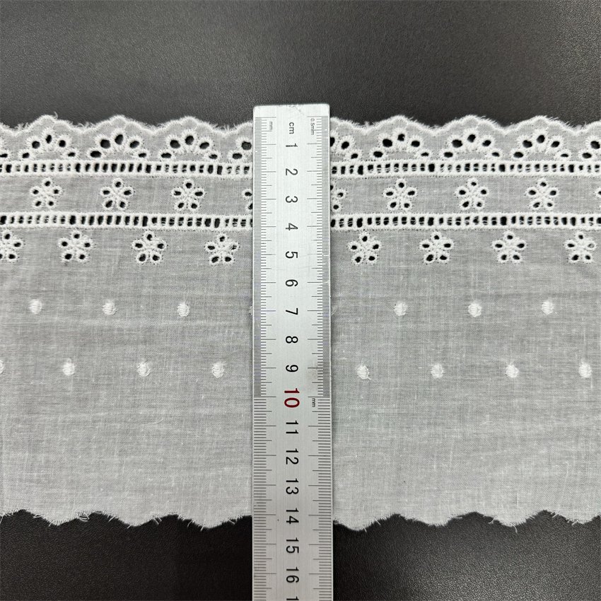 Fine woven cotton fabric carvend holes Trimming lace water soluble Embroidery border lace trim garment
