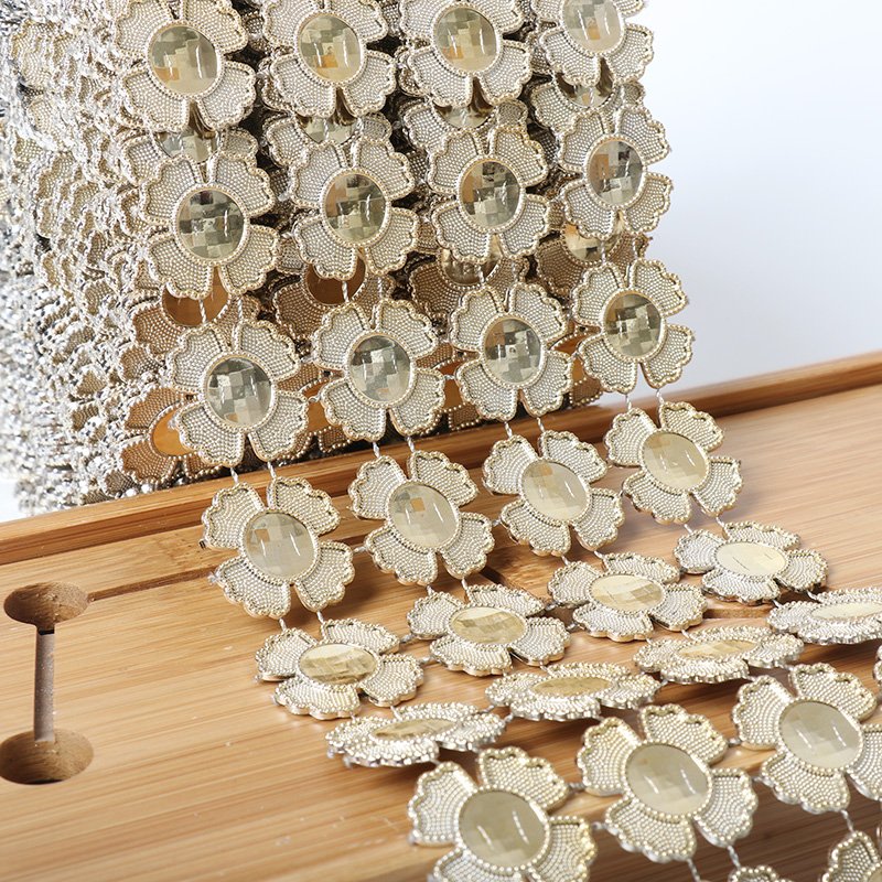 Wholesale 4 Row Golden Plastic Flower Rhinestone Shiny Appliques Trimmings Curtain Trim Mesh For Clothing Accessories