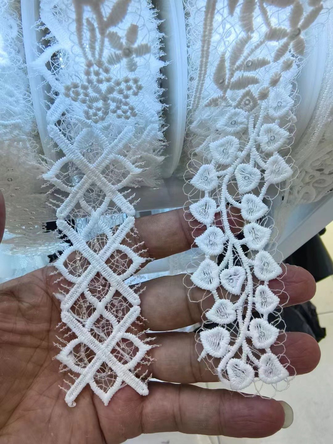 New Arrivals Manufacturer Factory Wholesale 100% Polyester Sequin Beaded Embroidery Trimming Lace Trim