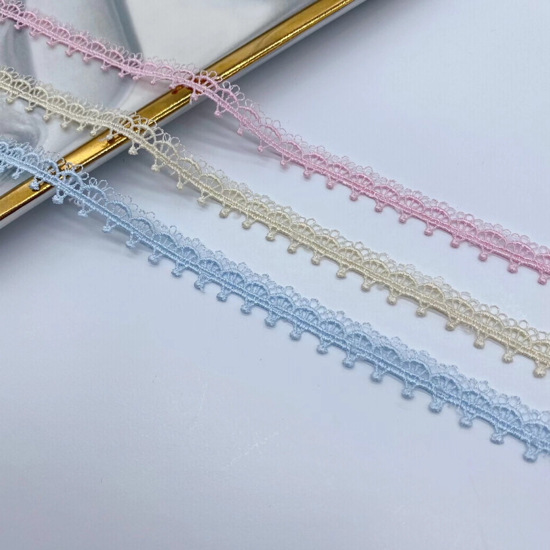 Factory Wholesale Shiny Polyester Chemical Lace Multiple Colors Water Soluble Embroidery Lace Trim For Garment Accessories