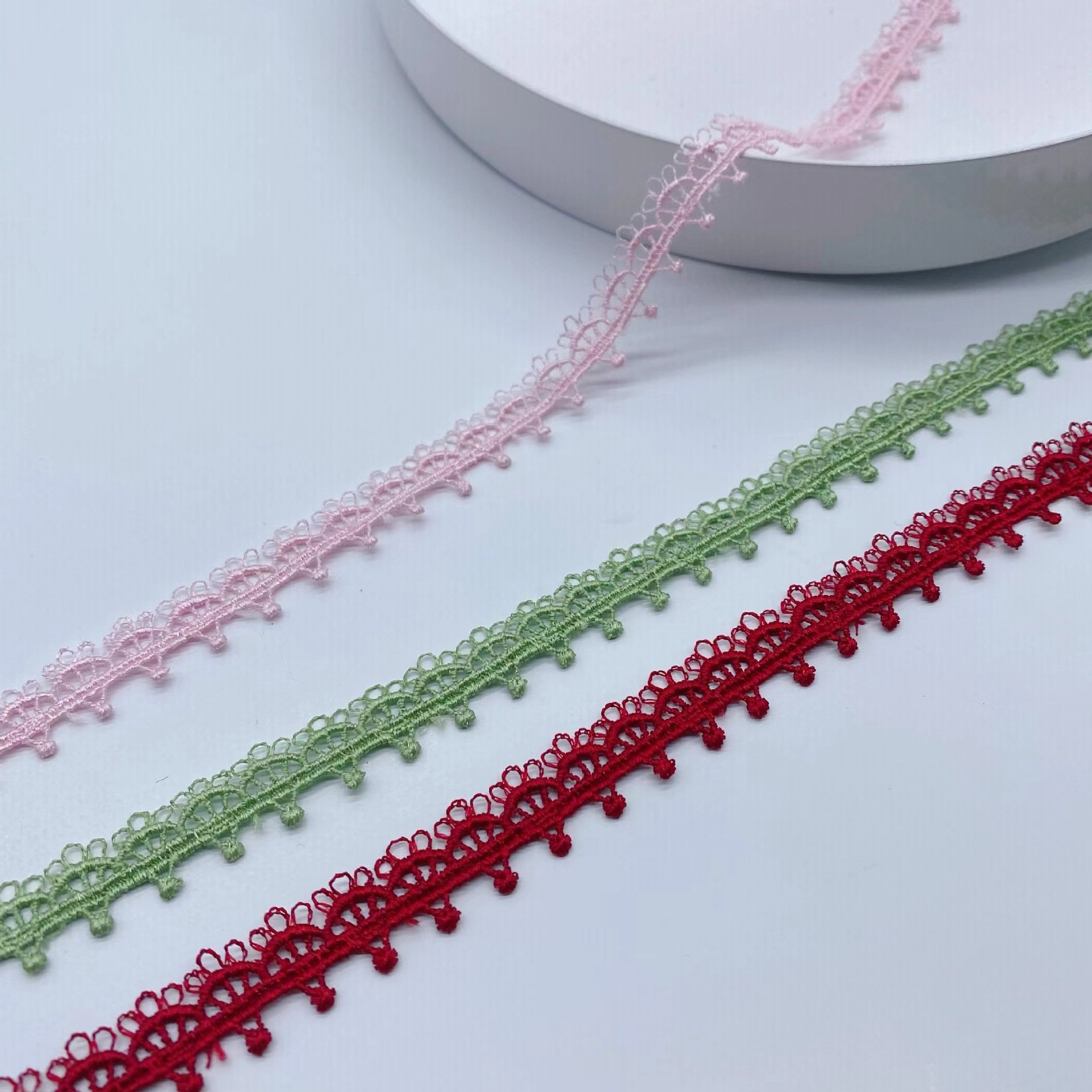 Factory Wholesale Shiny Polyester Chemical Lace Multiple Colors Water Soluble Embroidery Lace Trim For Garment Accessories
