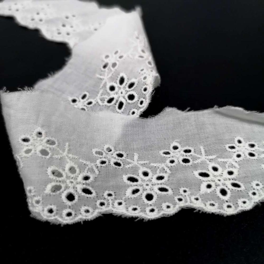 New wholesale embroidery designs flower lace White color cotton eyelet lace trim for clothing