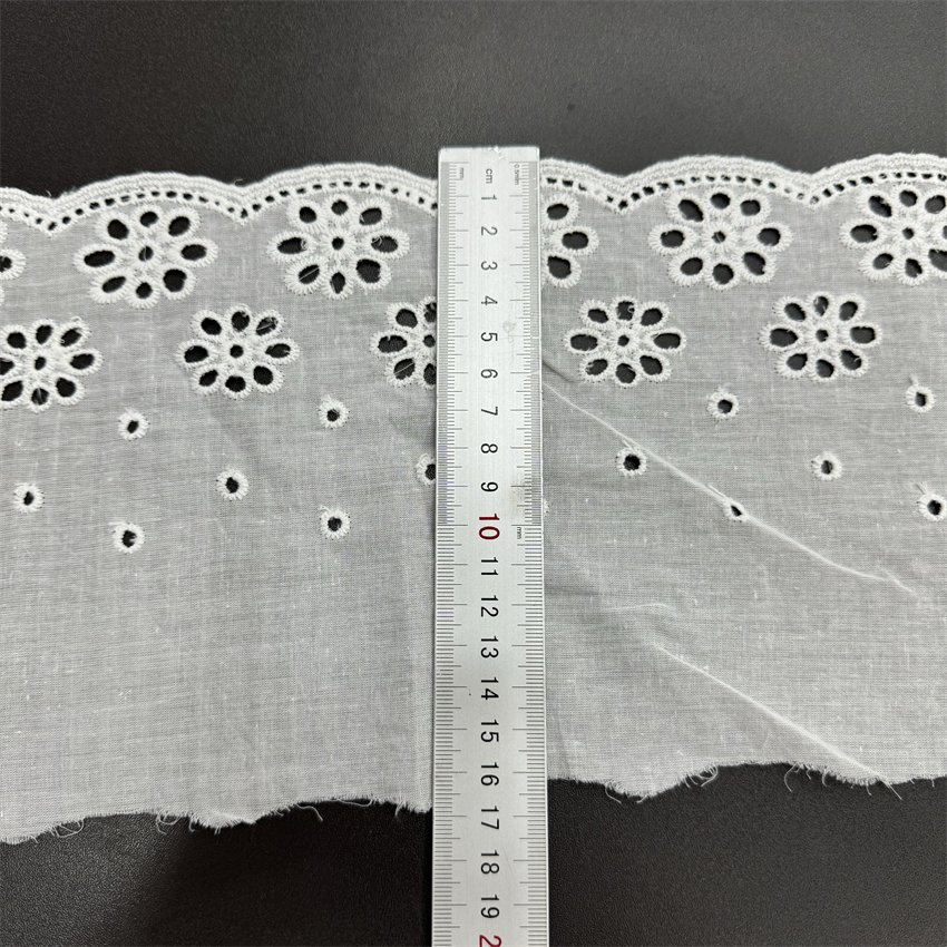 Fine woven cotton fabric carvend holes Trimming lace water soluble Embroidery border lace trim garment