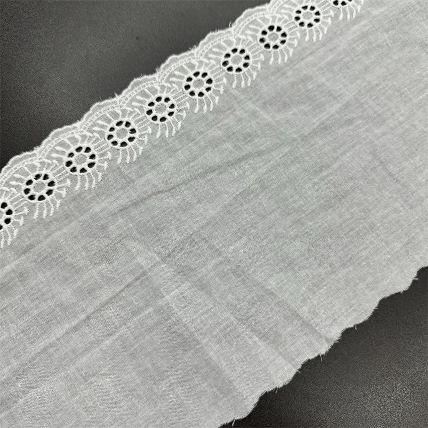 Fine woven cotton fabric carvend holes Trimming lace water soluble Embroidery border lace trim garment