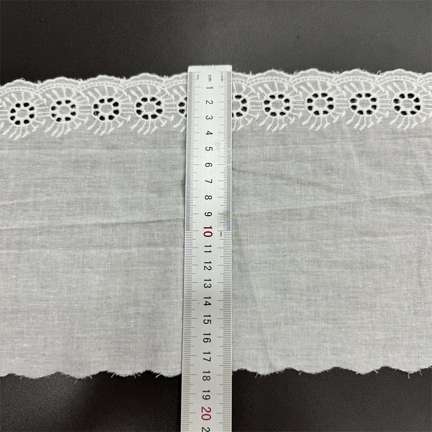 Fine woven cotton fabric carvend holes Trimming lace water soluble Embroidery border lace trim garment