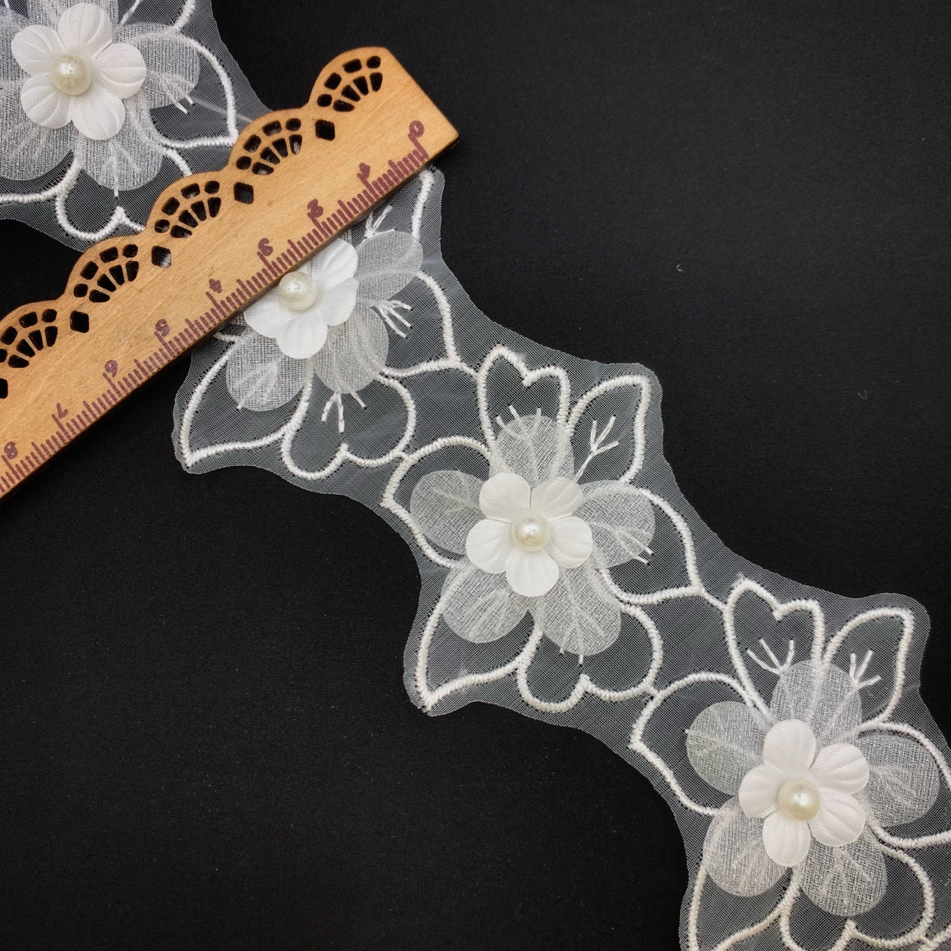 Wholesale Price Printed 3d Flower Bead Lace White Bridal Embroidered Mesh Lace Fabric Trim For Wedding