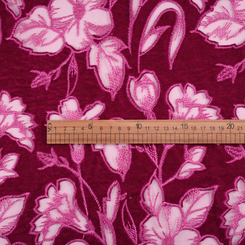 Wholesale custom Water soluble lace embroidery fabric 100% polyester guipure lace trim from China