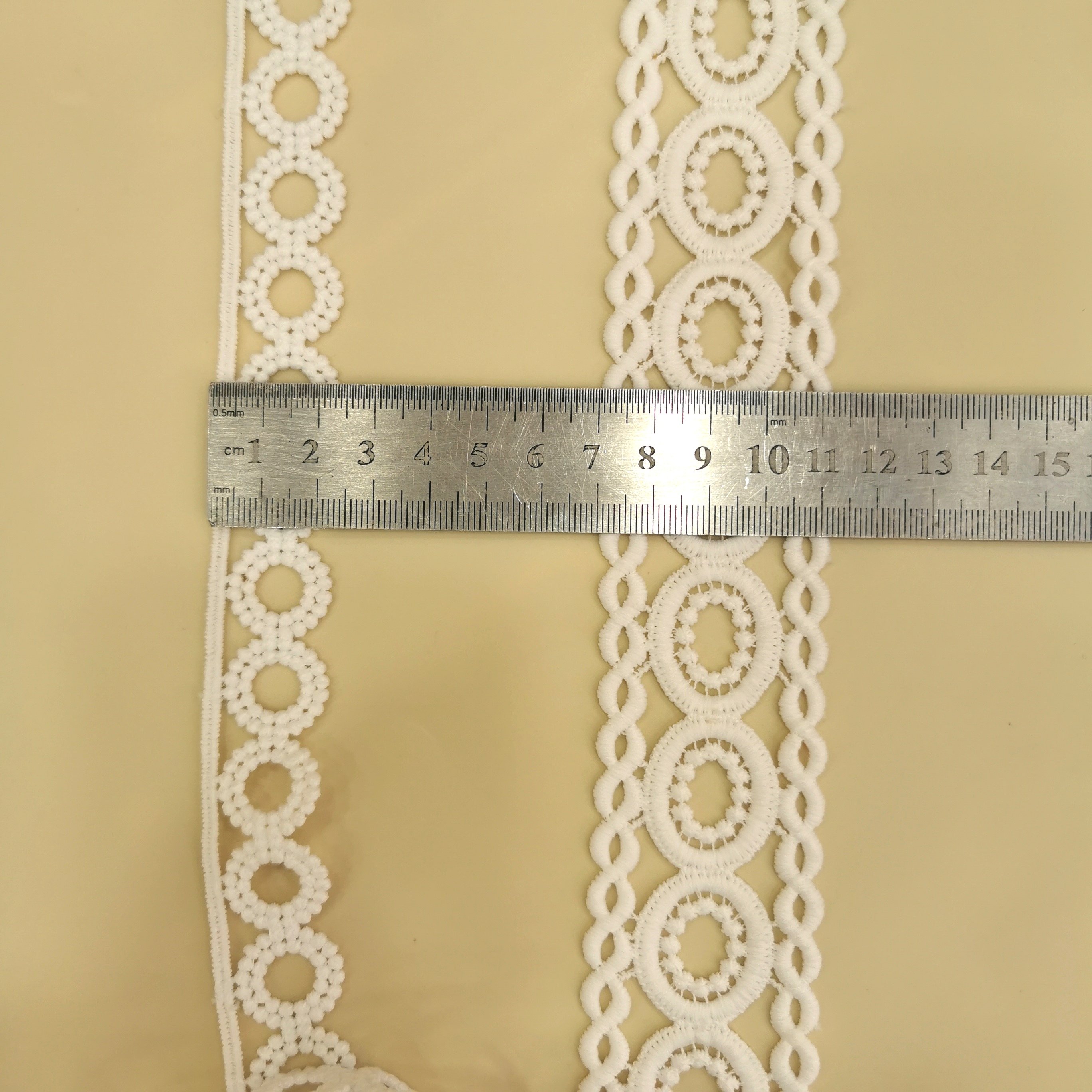 Free sampling 3d flower embroidered bridal lace trim polyester cotton white border guipure lace trim for dress