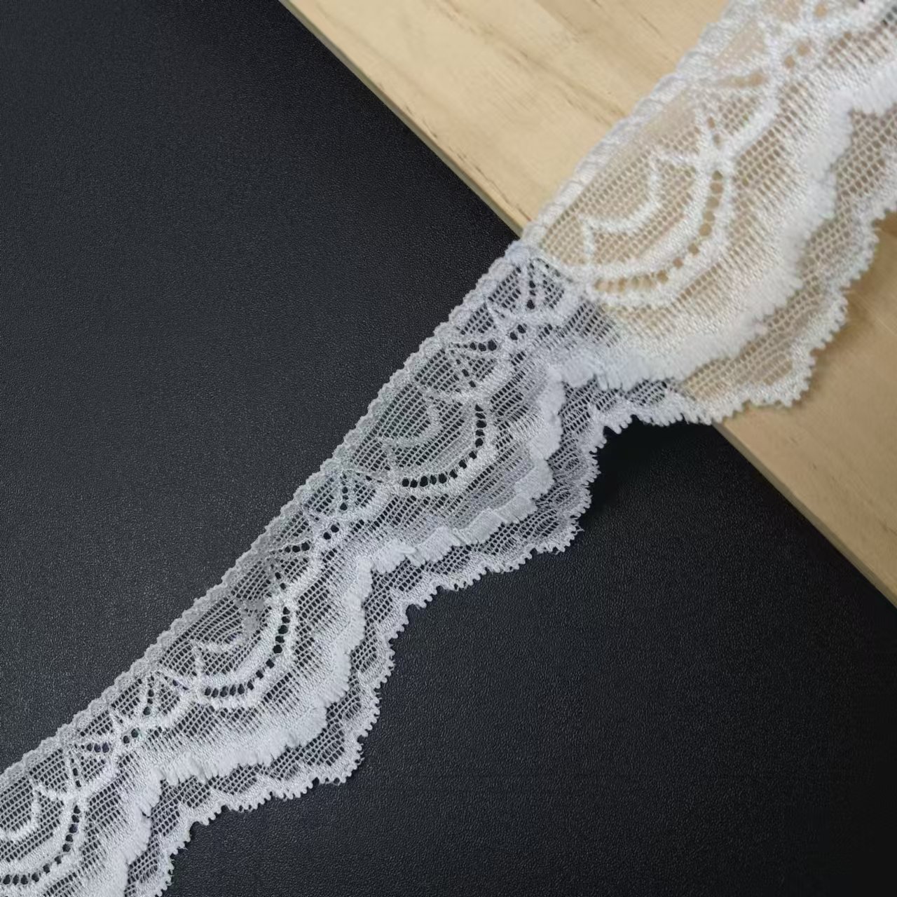 Elegant Custom 4 CM Nylon Spandex Elastic Lace Trim Soft Tulle Voile Border with Floral Design for Bra and Underwear