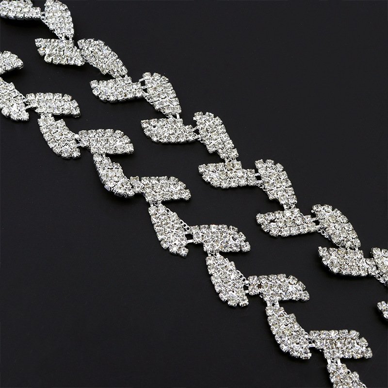 Factory direct sale bow crystal rhinestone chain delicate glass rhinestone lace trim for bag/dress