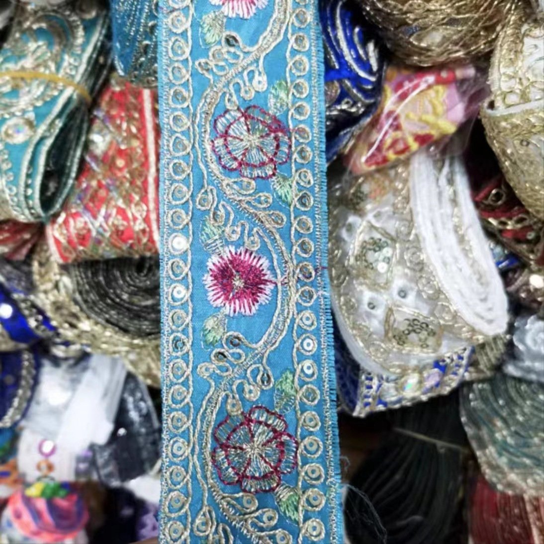Width 4 cm Ethnic lace ribbon flowers Sequins bar code Golden Yarn Corded embroidery lace trim for clothing dress Cuff Collar