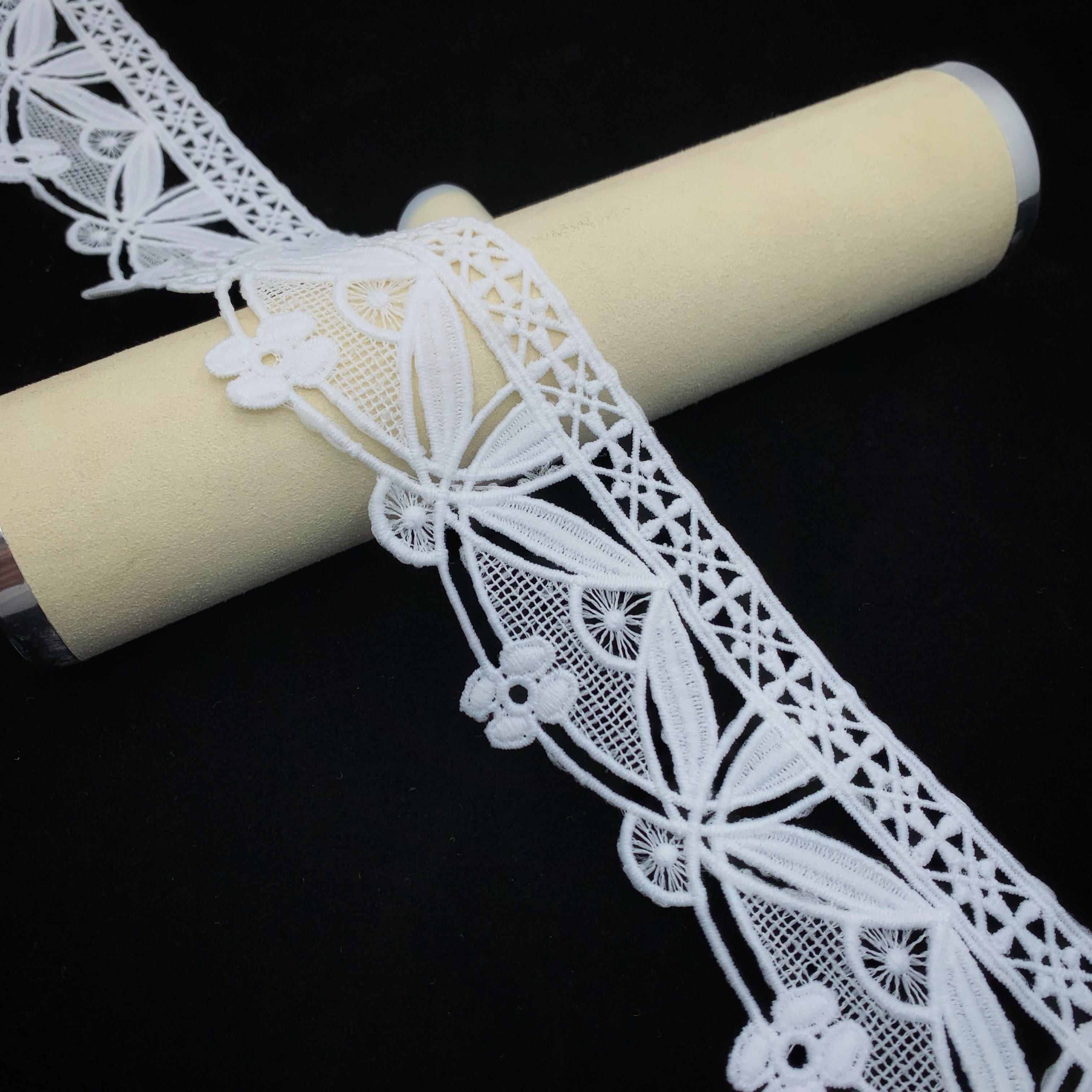 Custom Wholesale Good Quality Milk Silk Garment Trimming Water Soluble Lace Chemical White Lace Trim