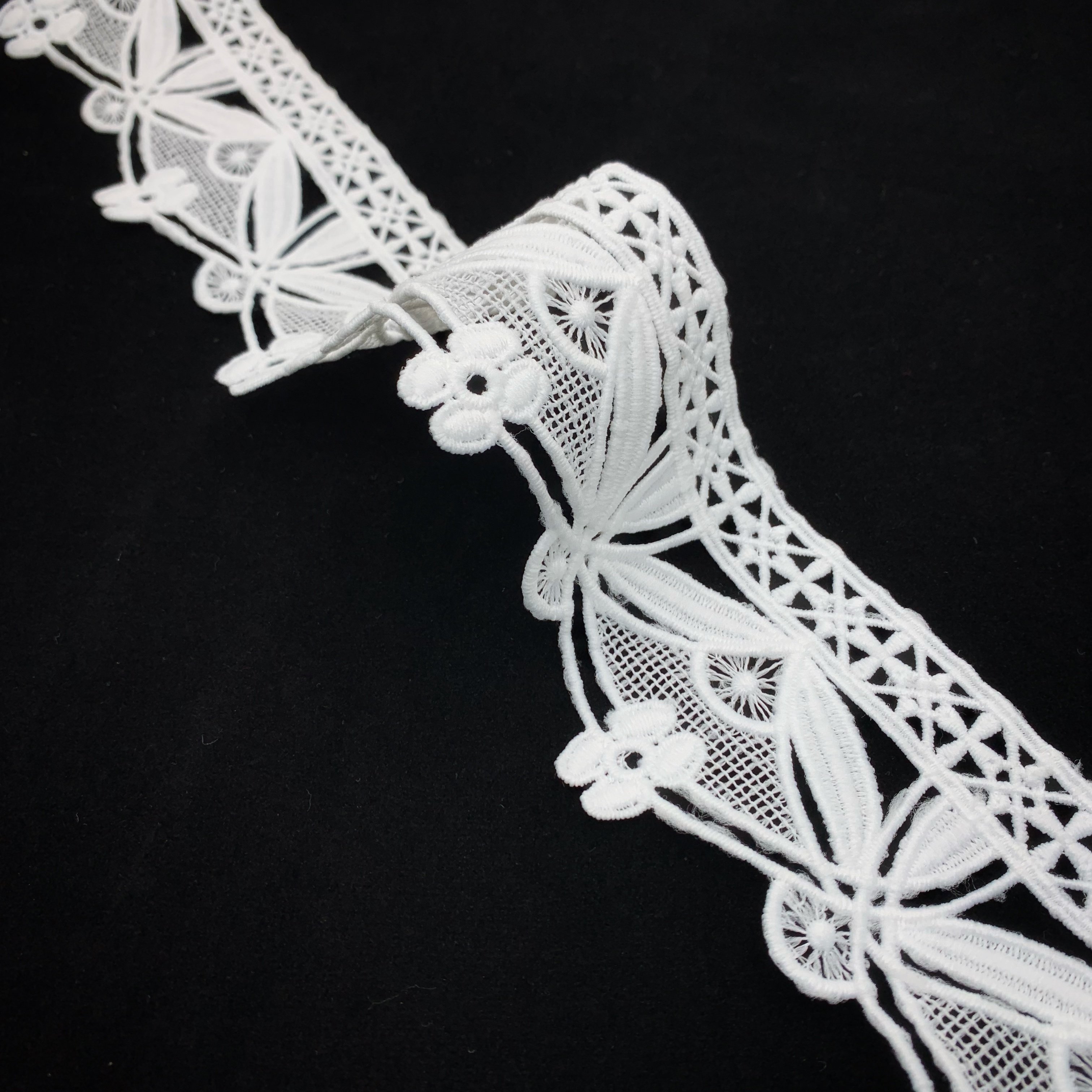 Custom Wholesale Good Quality Milk Silk Garment Trimming Water Soluble Lace Chemical White Lace Trim